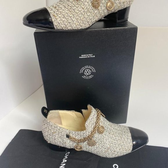 CHANEL TWEED ANKLE BOOTS WITH LOGO CHARMS - Picture 13 of 16